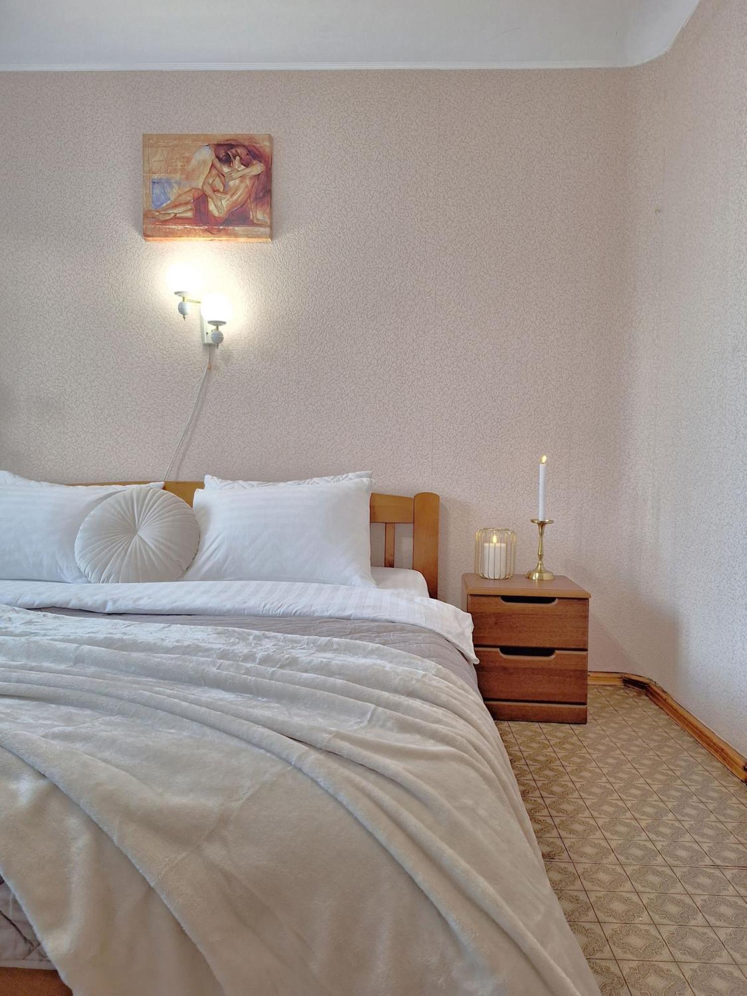 4 Ліжка З Балконом Документи Для Відряджень Мережа Alex Apartments Безконтатне Заселення 24-7 Poltava Exteriér fotografie