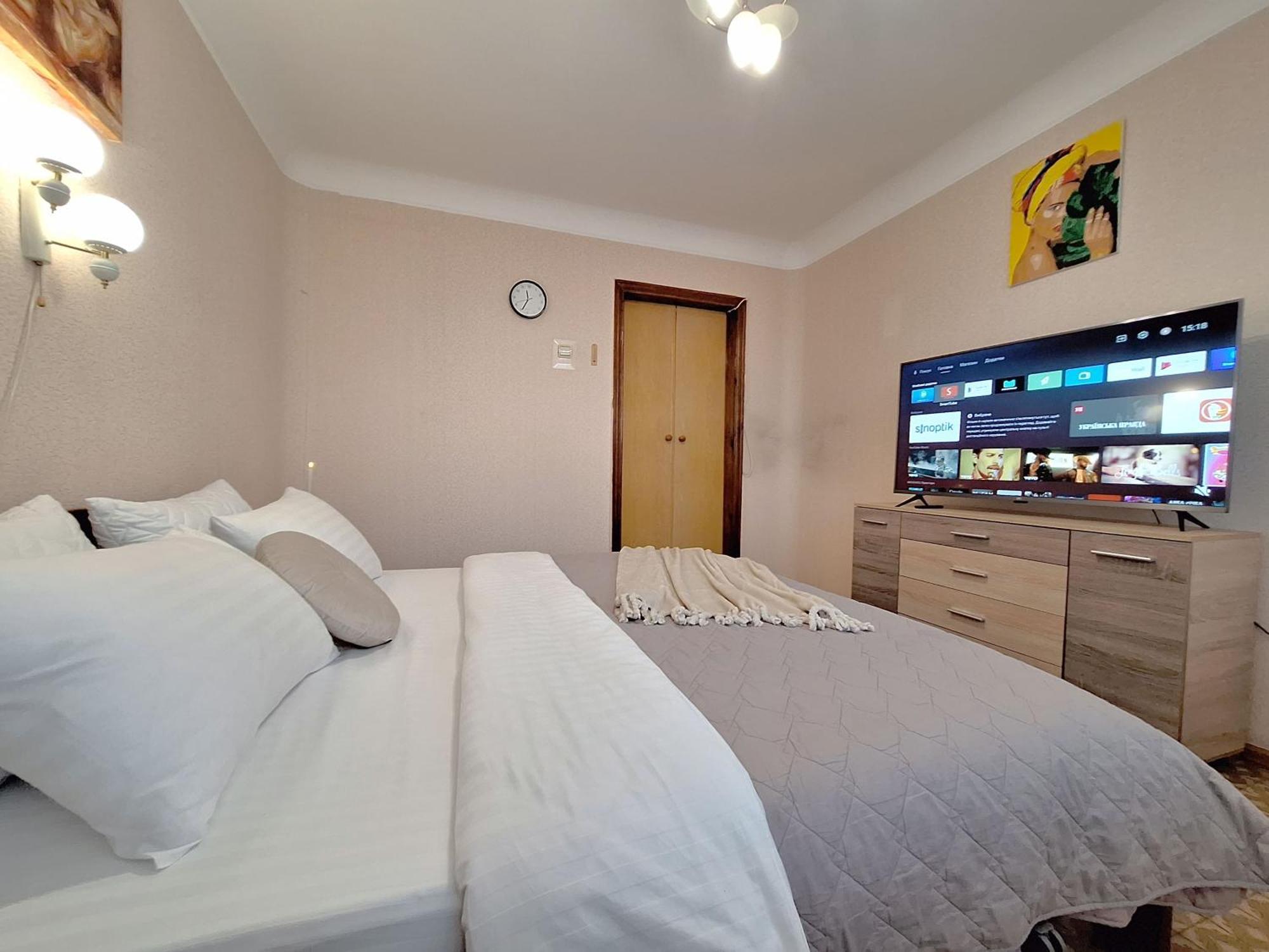 4 Ліжка З Балконом Документи Для Відряджень Мережа Alex Apartments Безконтатне Заселення 24-7 Poltava Exteriér fotografie